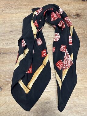 Metropolitan Museum of Art Silk Scarf – Chinese Calligraphy, Made in Italy